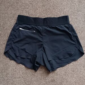 Athleta Mod Trekkie Short
